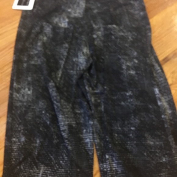NWT texture print leggings - Picture 6 of 8